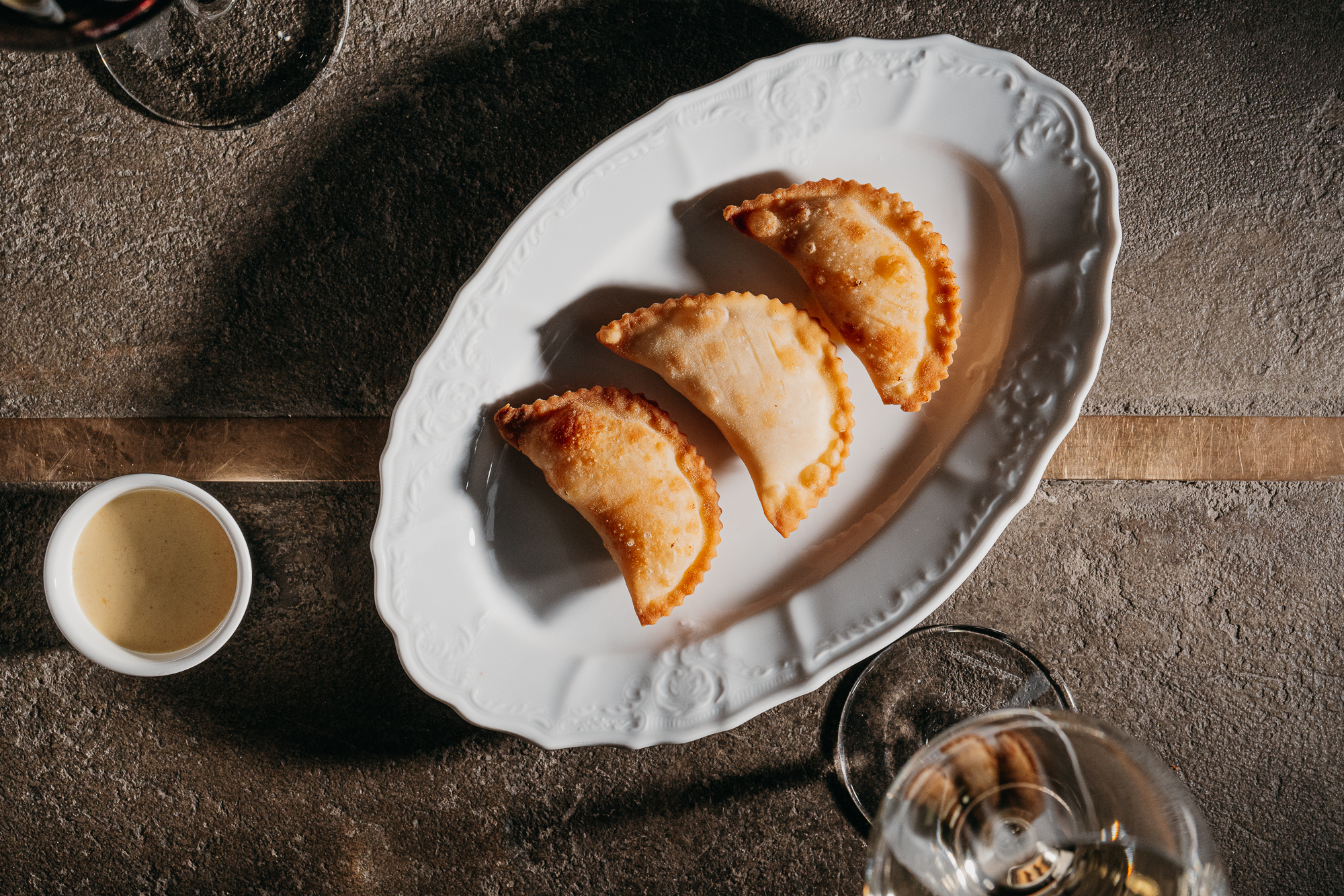 Мини чебуреки с крабом и креветками